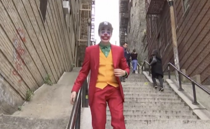 แฟนหนังตามรอยบันได “Joker” ในนิวยอร์ก