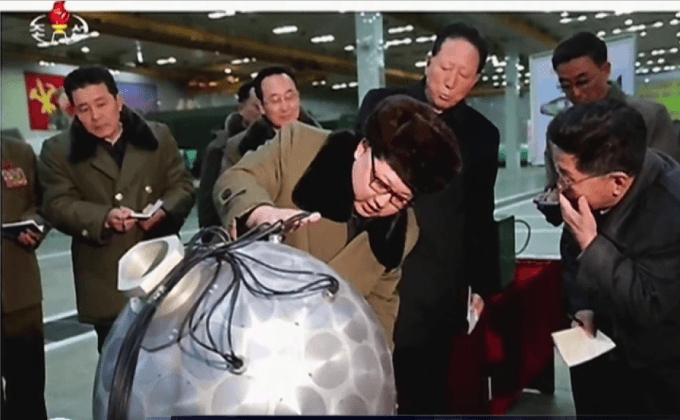 เกาหลีเหนือเผยแบบจำลองหัวรบนิวเคลียร์