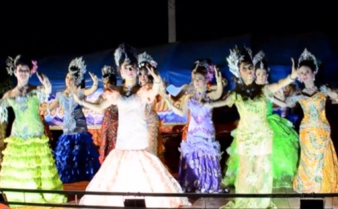 ลิเกรวมดาว สาวประเภทสอง