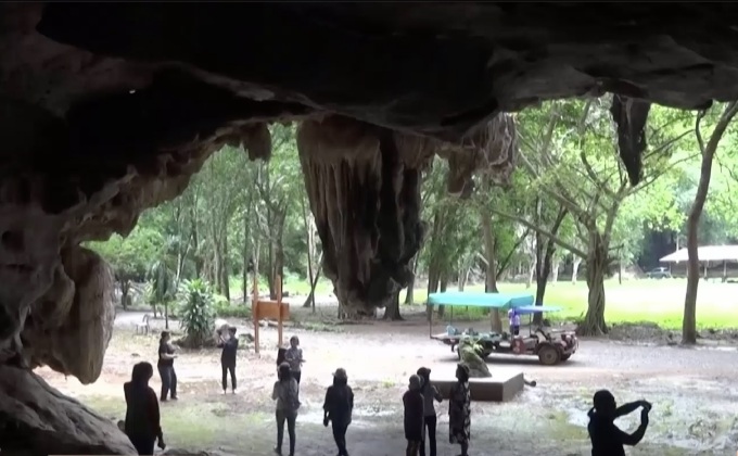 นั่งรถอีแต๋นเที่ยวบ้านมุง