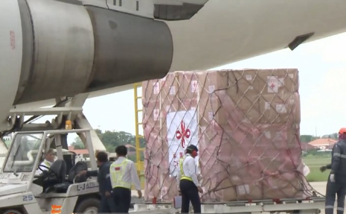 จีนส่งของบรรเทาทุกข์ช่วยลาว