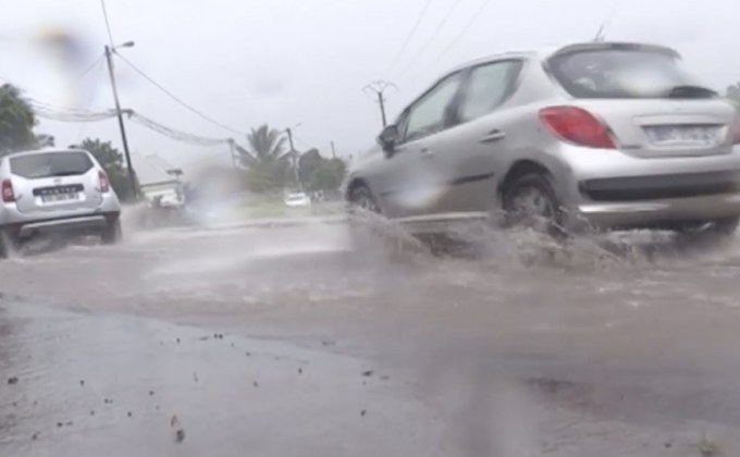 ​พายุ “เบอร์กีตา” พัดผ่านเกาะเรอูนียง ของฝรั่งเศส