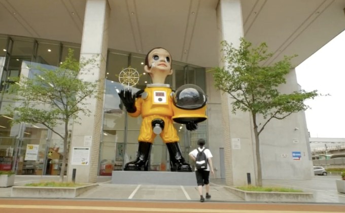 รูปปั้นเด็กสวมชุดป้องกันแก๊สพิษในญี่ปุ่นถูกวิจารณ์