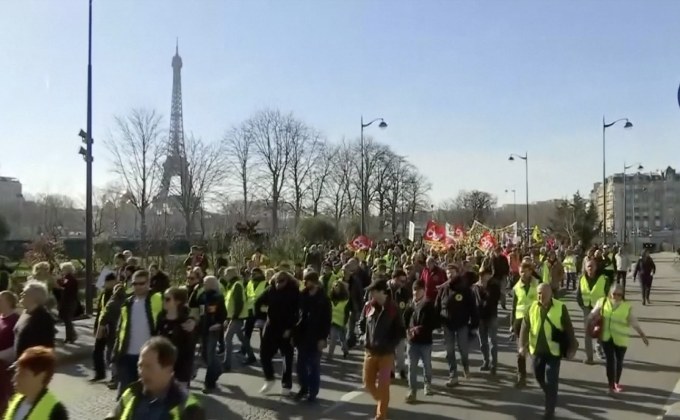 กลุ่มเสื้อกั๊กเหลืองเดินหน้าขับไล่ผู้นำฝรั่งเศสอย่างต่อเนื่อง