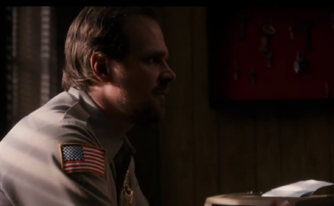 ดารา Stranger Things ออกมาโต้เสียงวิจารณ์ท่าทาง “วิโนน่า ไรเดอร์”