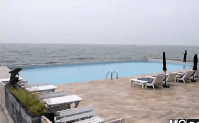 เมืองพัทยาสั่งรื้อถอนสระว่ายน้ำยื่นลงทะเล