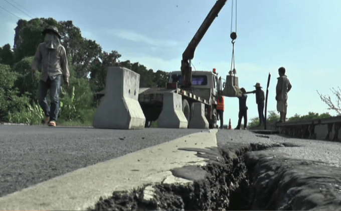 ถนนเลียบคลองระพีพัฒน์ ทรุดตัวเพิ่ม