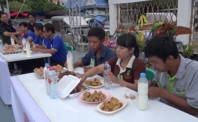 สนุกสุดมัน แข่งกินเนื้อนมไข่