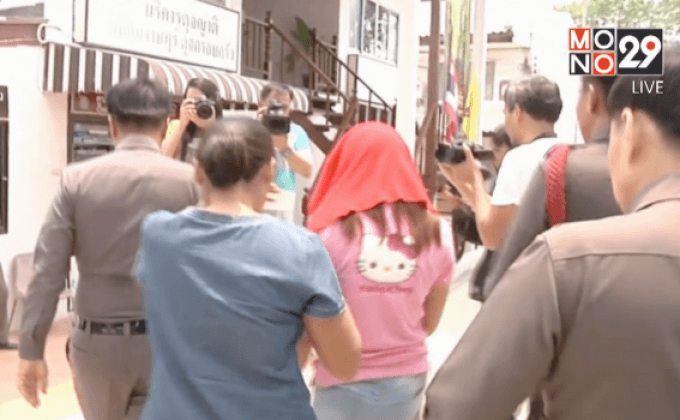 หญิงสาดโจ๊กใส่ พนง.ร้านสะดวกซื้อมอบตัวแล้ว