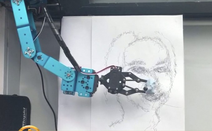 ​วิศวกรอังกฤษพัฒนา “หุ่นยนต์ศิลปิน”