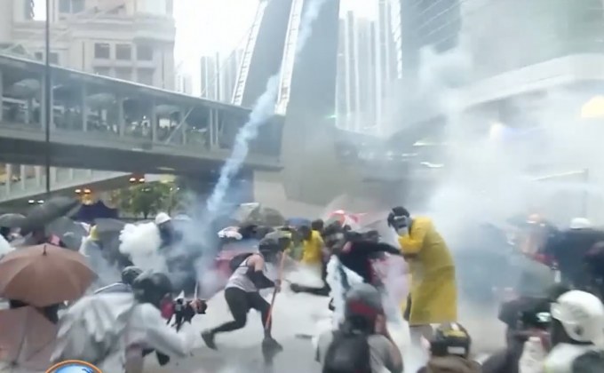 “ฮ่องกง” ตึงเครียด ผู้ชุมนุม ตำรวจปะทะเดือด