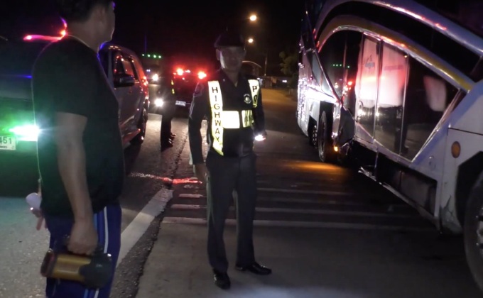 รถทัวร์ล้อยางแตกไร้เจ็บ