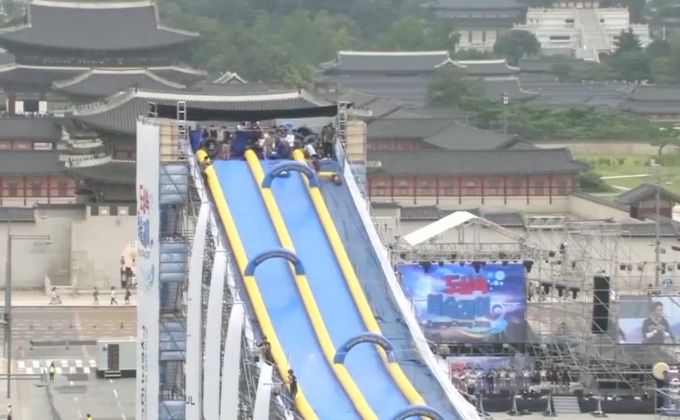 เกาหลีใต้เปิดสไลเดอร์ยักษ์ในกรุงโซล