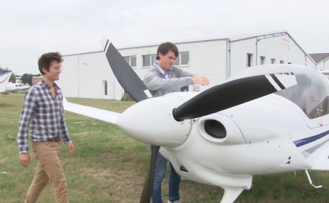 บริการเครื่องบินร่วมเดินทางในฝรั่งเศส