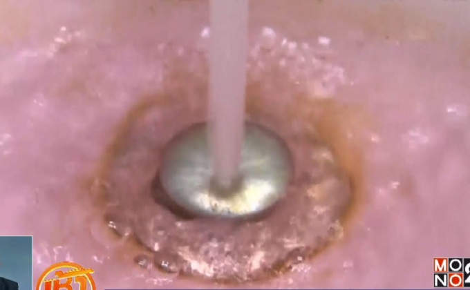 ชาวแคนาดากังวลพบน้ำประปาสีชมพู