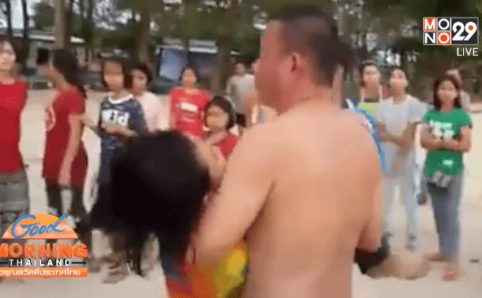 ชาวเน็ตชื่นชมฮีโร่รุ่นใหญ่ ช่วยเด็กรอดจมน้ำ