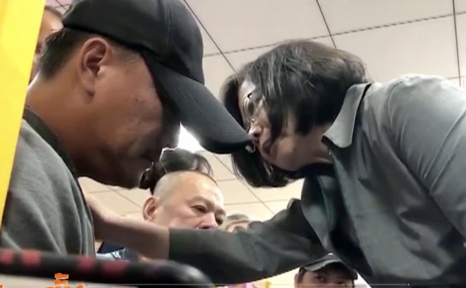 ผู้นำไต้หวันเดินทางเยี่ยมครอบครัวผู้ประสบภัยรถไฟตกราง