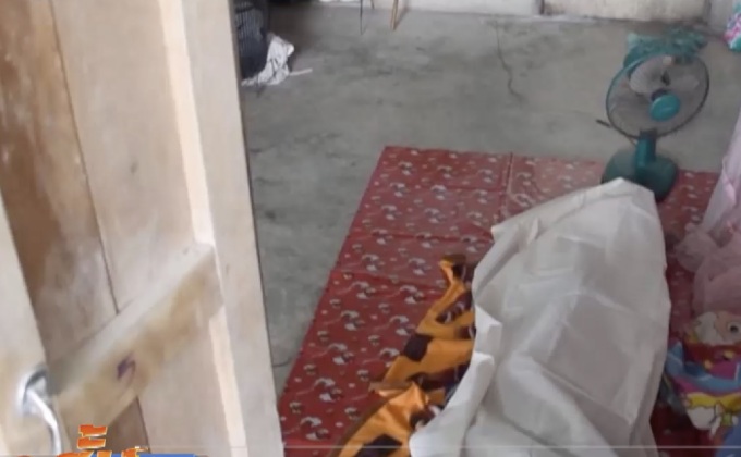 คนงานถูกไฟช็อตเสียชีวิตขณะนอนฟังแท็บเล็ต