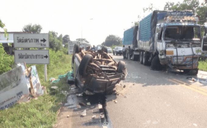 รถบรรทุกน้ำแข็งประสานงารถพ่วง จ.นครพนม