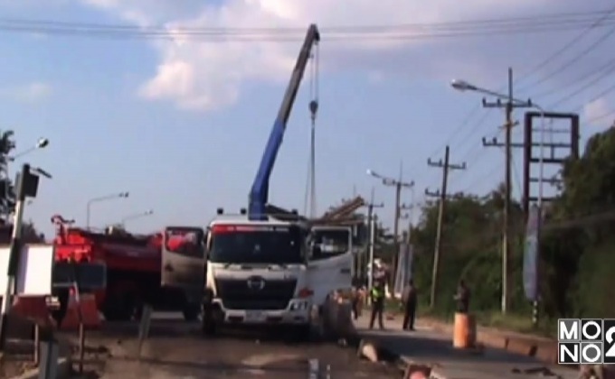 หนุ่มขับรถเครน ถูกไฟดูดสาหัส