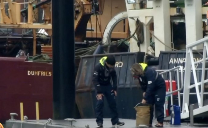 อุปกรณ์เก็บขยะในทะเลอัตโนมัติ