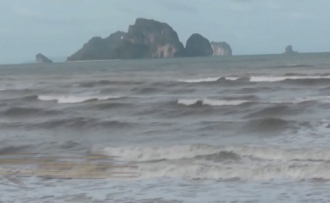 ผู้ว่าฯ ภูเก็ตสั่งเตรียมพร้อมทุกด้านรับมือพายุ “อำพัน”