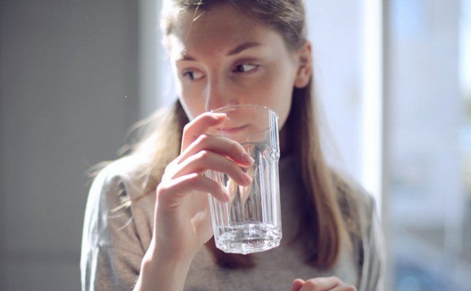 10 สัญญาณเตือน ว่าคุณยัง ดื่มน้ำ ไม่เพียงพอต่อความต้องการของร่างกาย