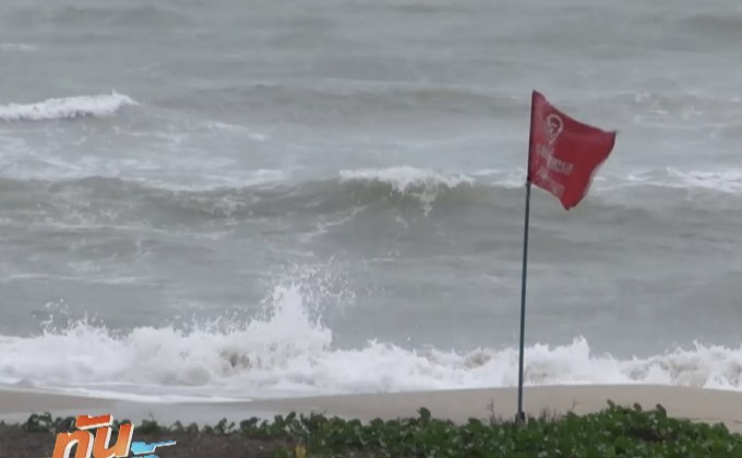 อุตุฯ เตือน “ดีเปรสชั่น” ขึ้นฝั่งสุราษฎร์ฯ 15 จังหวัด ฝนถล่ม