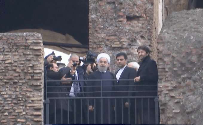 อิตาลีคลุมรูปปั้นเปลือยต้อนรับผู้นำอิหร่าน