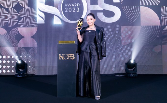 คุณเมย์ วาสนา CEO Revomed (Thailand) พร้อมทีมผู้บริหาร BENOVA คุณ Solinda Sean คว้ารางวัลในงาน “Hall of Fame in Singapore (HOFS) 2023”