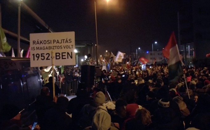 ชุมนุมเรียกร้องให้สื่อฮังการีเสนอข่าวเป็นกลาง