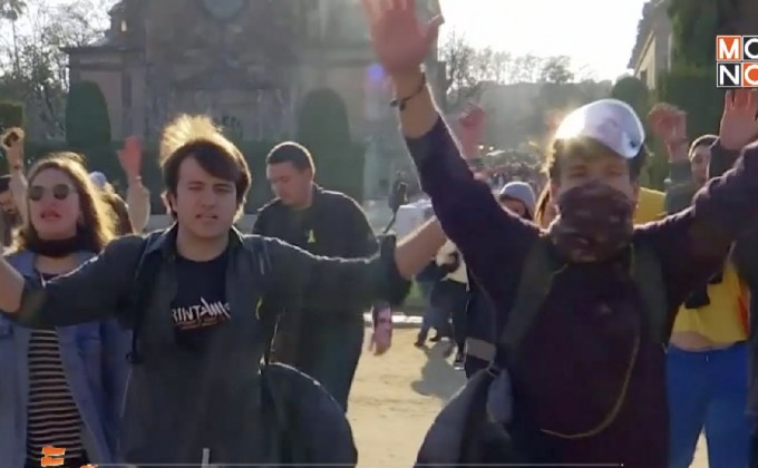 ชาวกาตาลันประท้วงเลื่อนโหวตเลือกผู้นำแคว้น