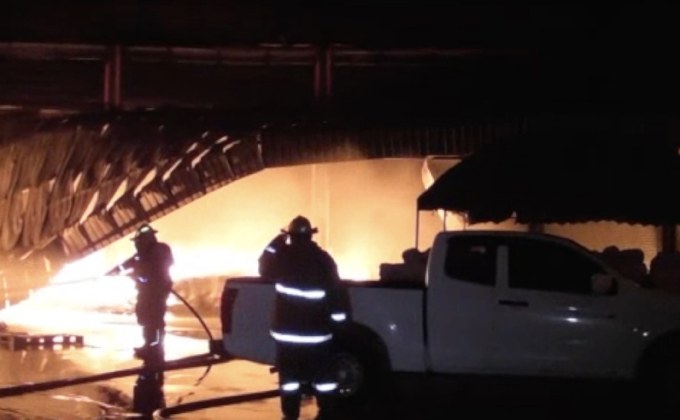 ไฟไหม้โรงงานผลิตรองเท้า จ. สมุทรสาคร