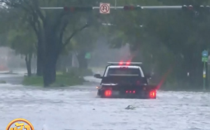 เฮอร์ริเคนเออร์มาอ่อนกำลังเป็นพายุโซนร้อน