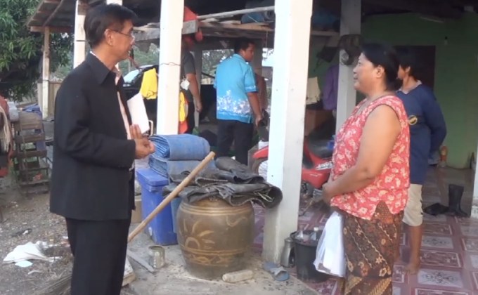 ชาวอ่างทองผวาพบปลิงประหลาด