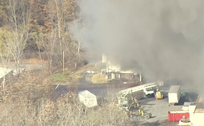 ระเบิดโรงงานเครื่องสำอางในสหรัฐฯ