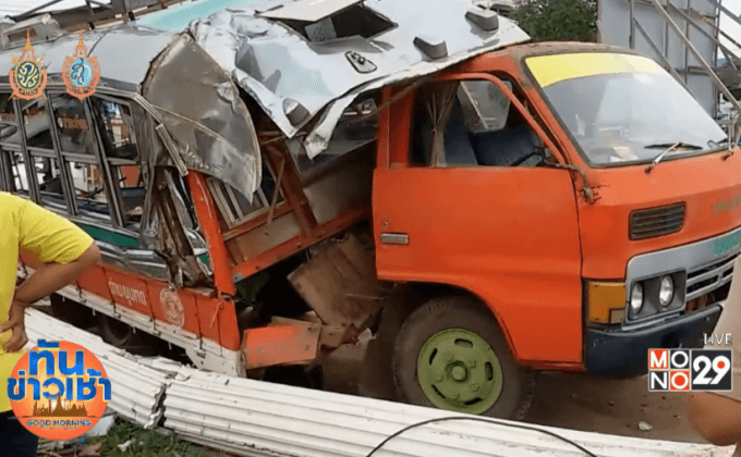 รถ 6 ล้อ รับ-ส่งนร. หักหลบชนเสาป้ายพังยับ เด็กเจ็บระนาว