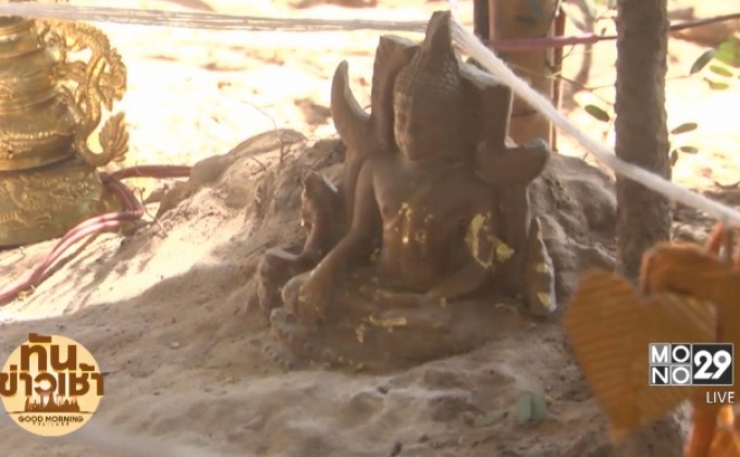 ฮือฮา..พระพุทธรูป..โผล่จากดินบนจอมปลวก