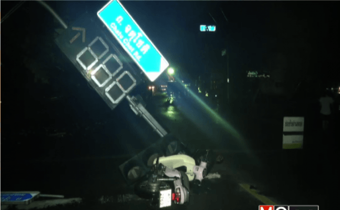 รถบรรทุกเกี่ยวสายไฟย่านสุขาภิบาลล้ม13 ต้น