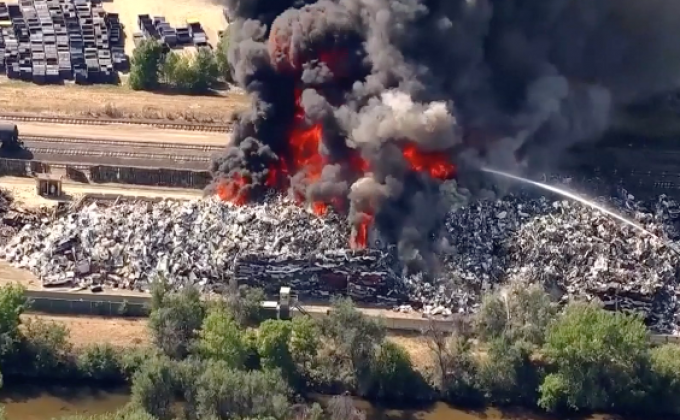 ไฟไหม้โรงงานรีไซเคิลในสหรัฐฯ