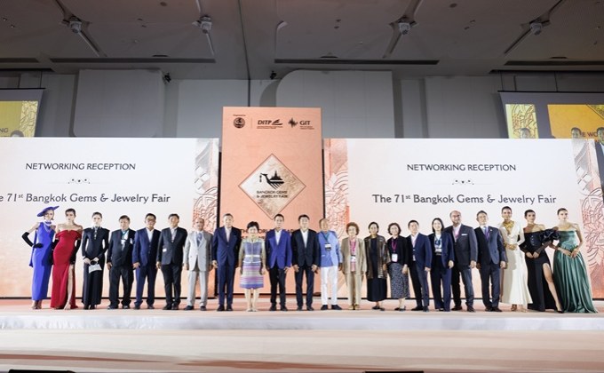 ‘พาณิชย์’ ปลื้ม นักธุรกิจจิวเวลรี่ทั่วโลกแห่ร่วมงาน Networking Reception ตอกย้ำภาพลักษณ์ไทยศูนย์กลางการค้าอัญมณีและเครื่องประดับระดับสากล