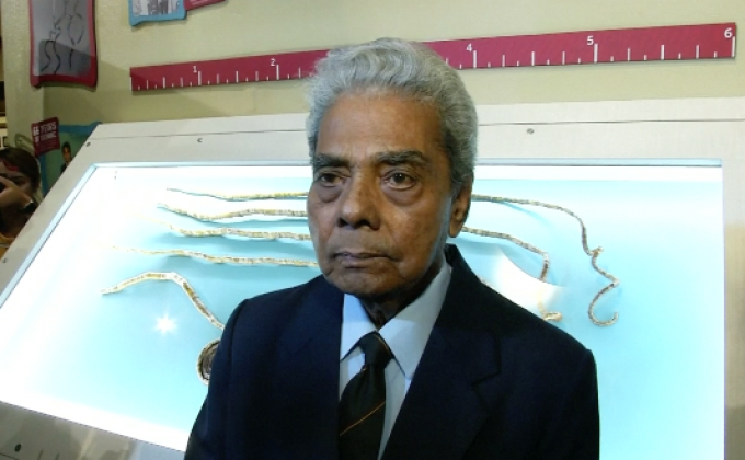 ​ชายเล็บยาวที่สุดในโลกตัดสินใจตัดเล็บแล้ว