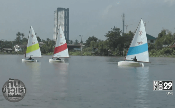 ครูฝึกนำเรือใบ 3 ลำ มุ่งหน้าสักการะพระบรมศพ