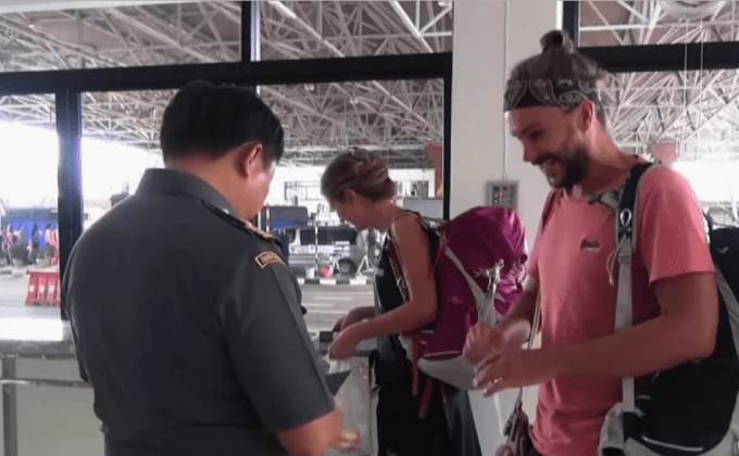 ด่านชายแดนเพิ่มมาตรการตรวจชาวต่างชาติเข้า-ออก