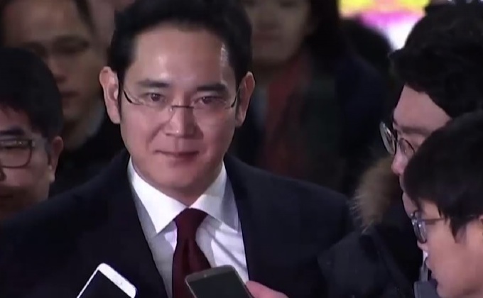 ทายาทซัมซุงรับฟังข้อกล่าวหาที่ศาล