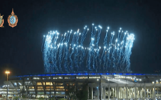 แฟนๆ กีฬาเข้าแห่เข้าร่วมพิธีปิดกีฬาพาราลิมปิก