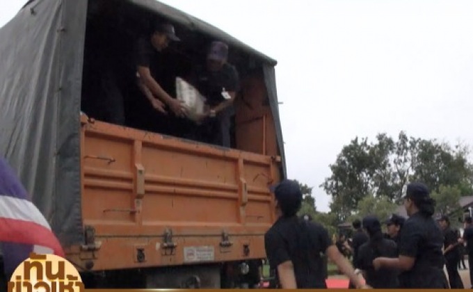 ปล่อยขบวนรถขนข้าวบริจาคโรงทานท้องสนามหลวง