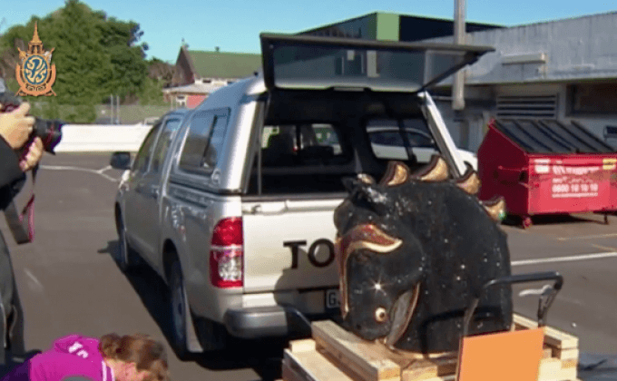 ยึดโคเคนซุกหัวม้าประดับเพชรในนิวซีแลนด์