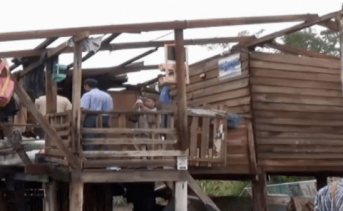 พายุพัดถล่มหลายจังหวัด