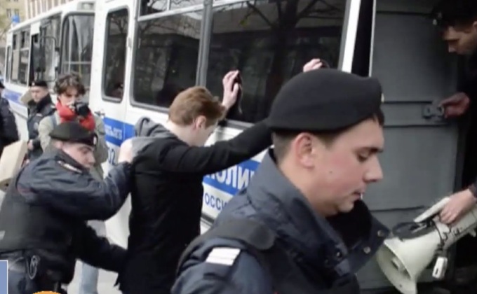 รัสเซียรวบนักเคลื่อนไหวเพื่อสิทธิเกย์